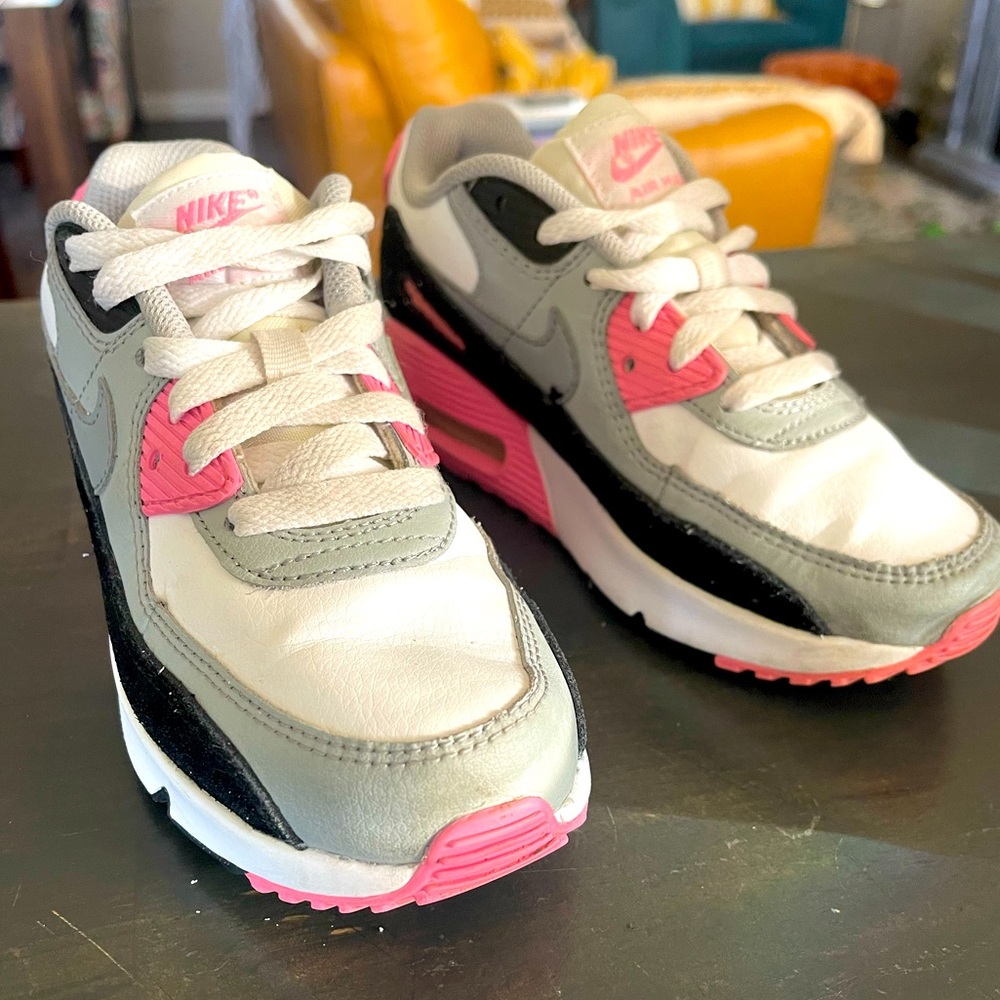 Kids Air Max 90, size 1, worn on a couple times.